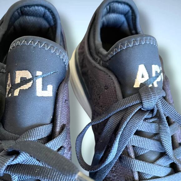 IOB Women's ATHLETIC PROPULSION LABS Techloom Phantom Navy Blue Sneaker EUC - Picture 8 of 12